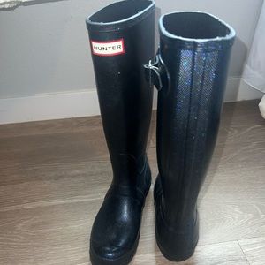 Navy tall hunter rain boots (women’s size 7)